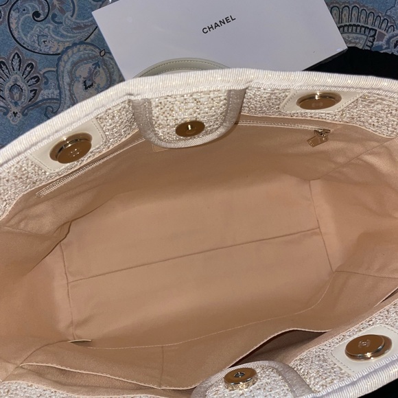 Chanel Ivory & Gold Large Tote - Picture 4 of 9